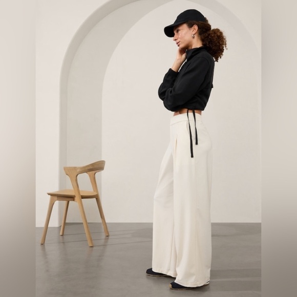 NWOT Athleta Pinnacle Bone Trouser Size 2. - Picture 3 of 9